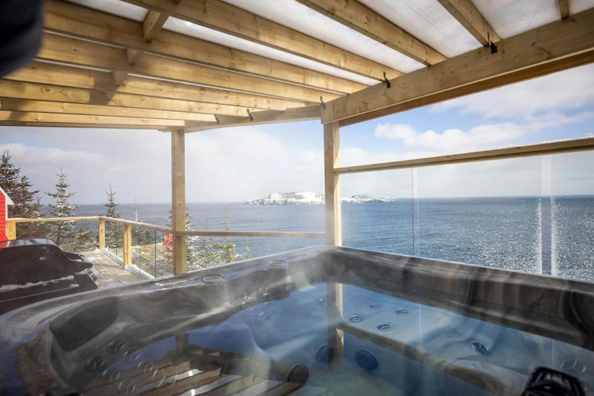 The Cliff Hanger with Hot Tub & Ocean View - Housity