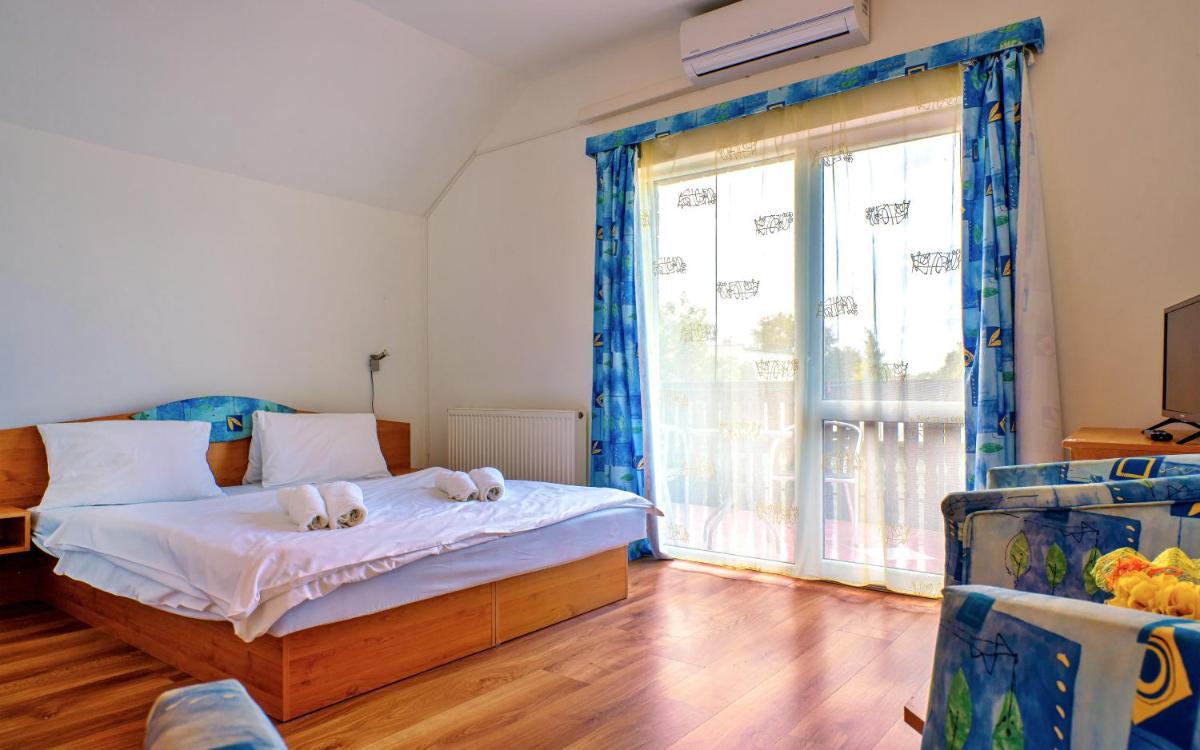 PENZIÓN QUATRO II 250m od kúpaliska - Housity