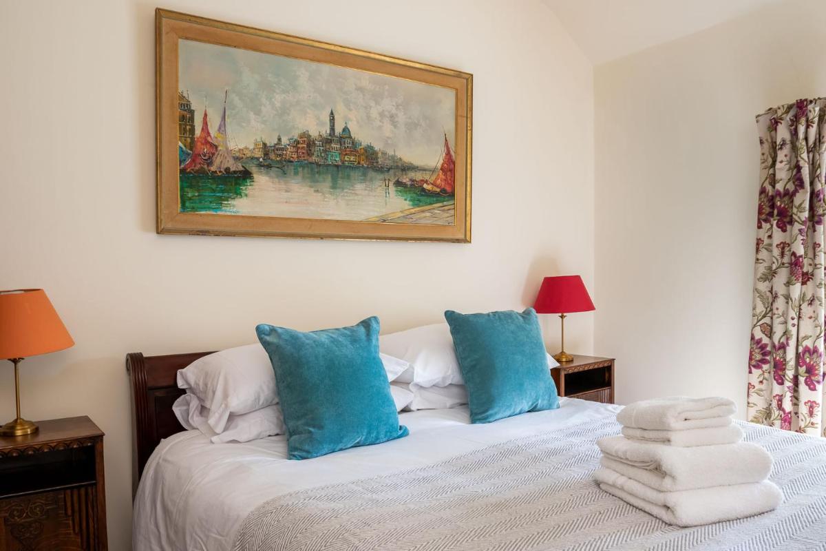 The Old Post Office - Spacious 4 Bed House! - Housity