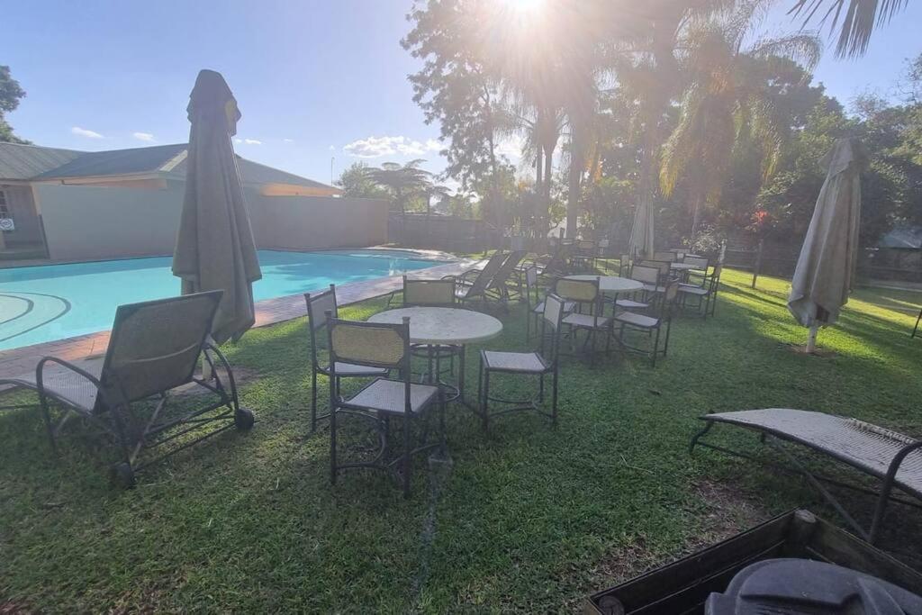 The Lowveld Aloe: Cosy 1 bedroom cottage with large pool - Housity