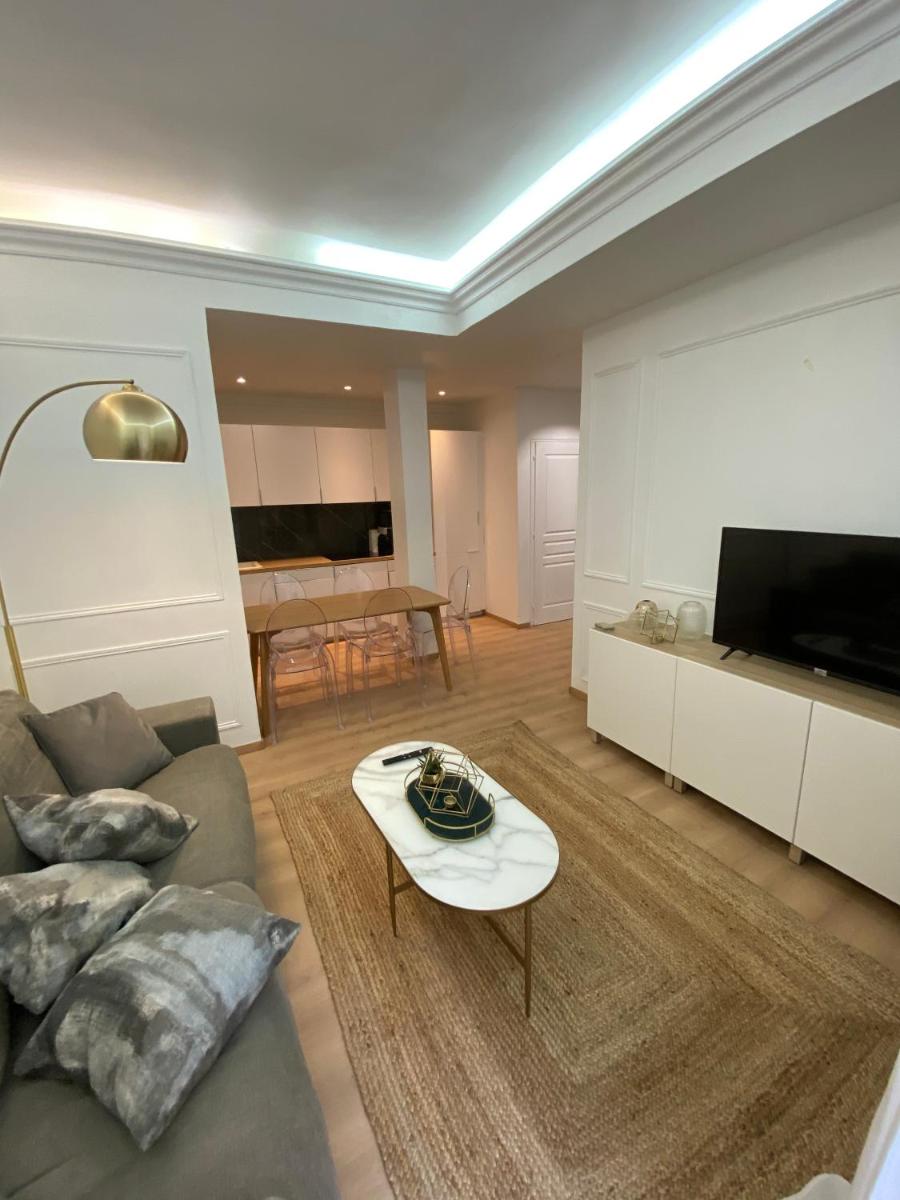 Lovely Spacious Large Patio Heart of Monaco - Housity