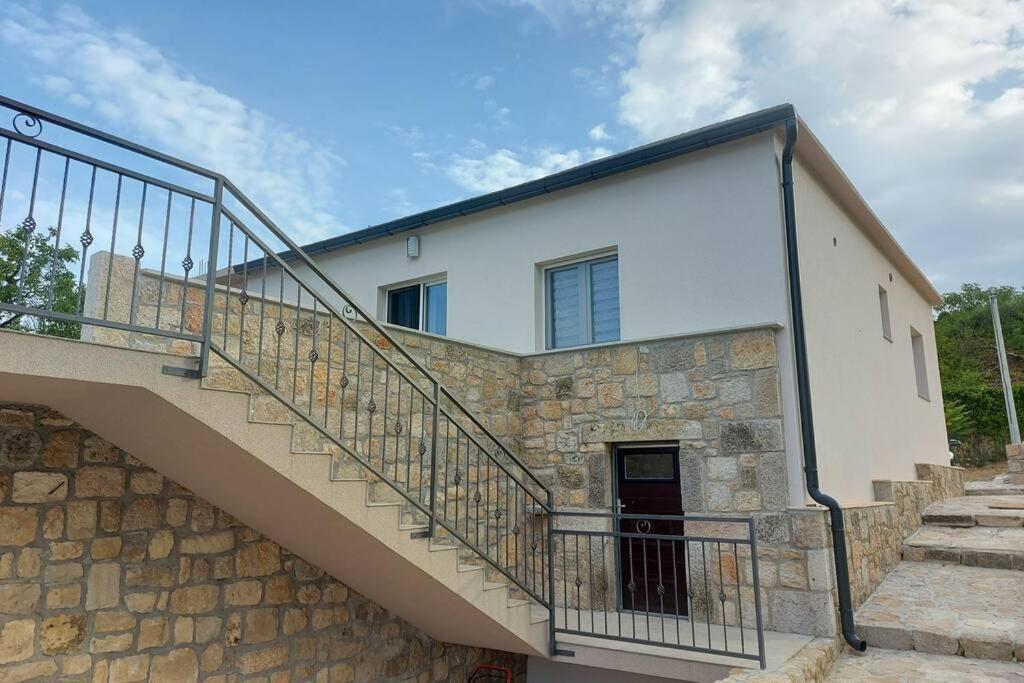 Vrlika, Peruća Lake Holiday House - Housity