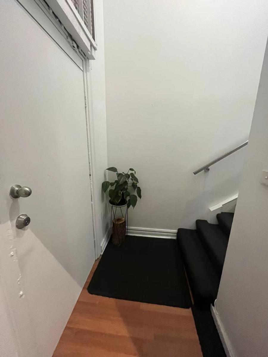 Suitetrails - Lovely Windowed or Private Room in the Heart of Brunswick