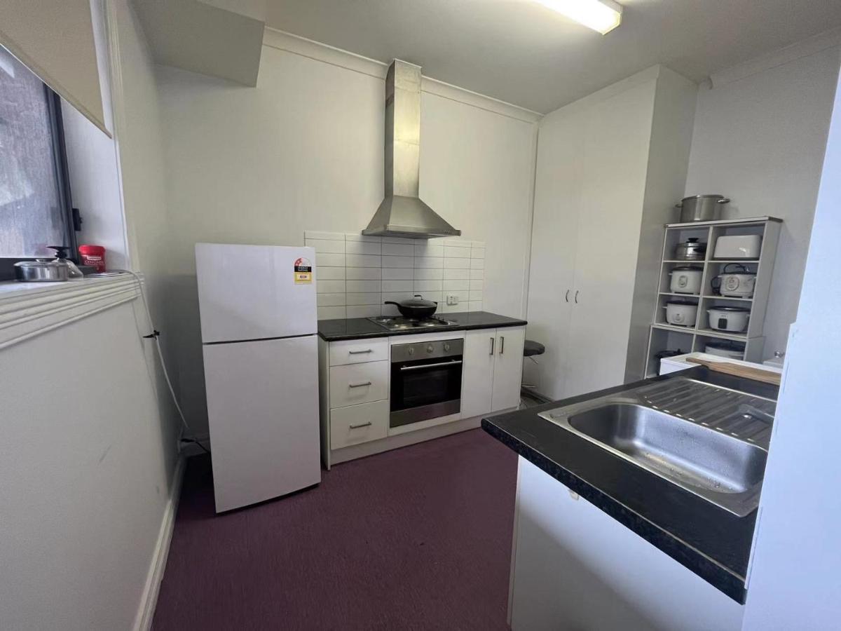 Suitetrails - Lovely Windowed or Private Room in the Heart of Brunswick