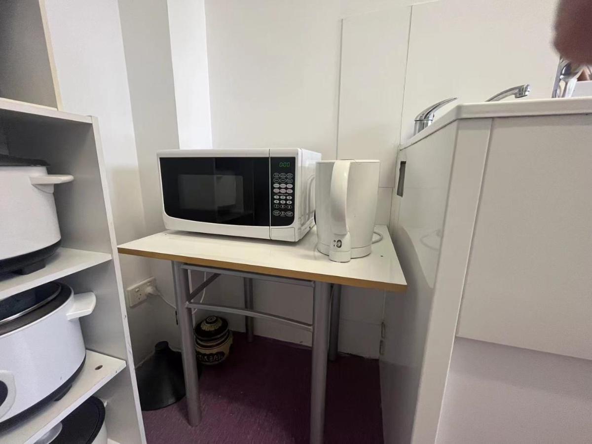 Suitetrails - Lovely Windowed or Private Room in the Heart of Brunswick