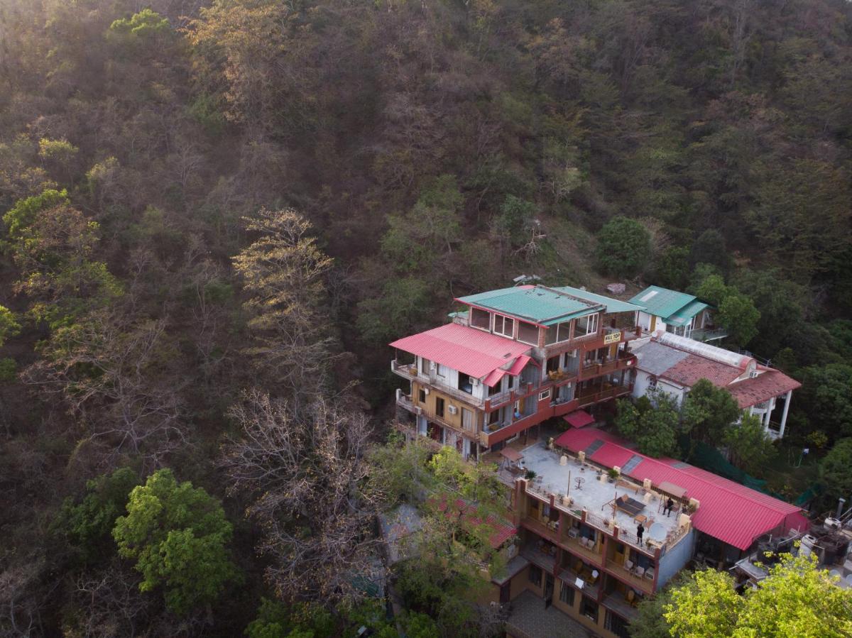 Hill Top Swiss Cottage - Housity