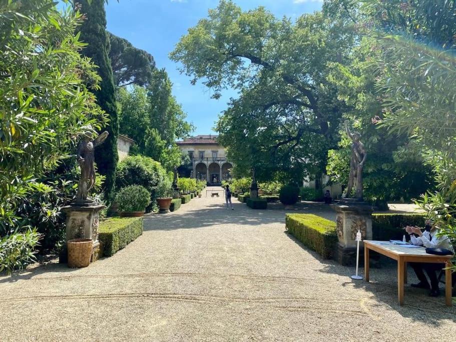 Flat Juana -Bright apartment Santa Maria Novella - Housity