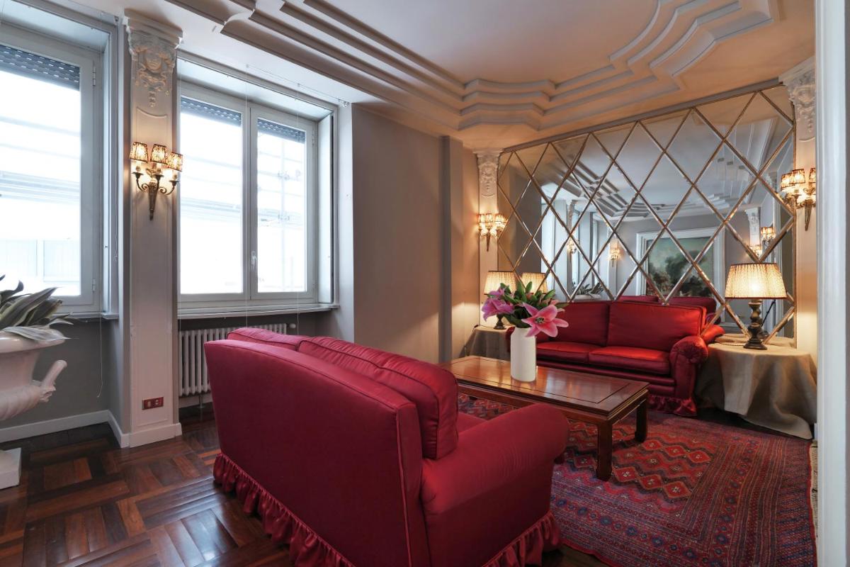 Suitetrails - Luxury Galleria Apt - Milan Duomo