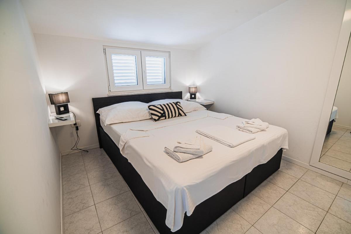Downtown Park Apartments with Balcony - Housity
