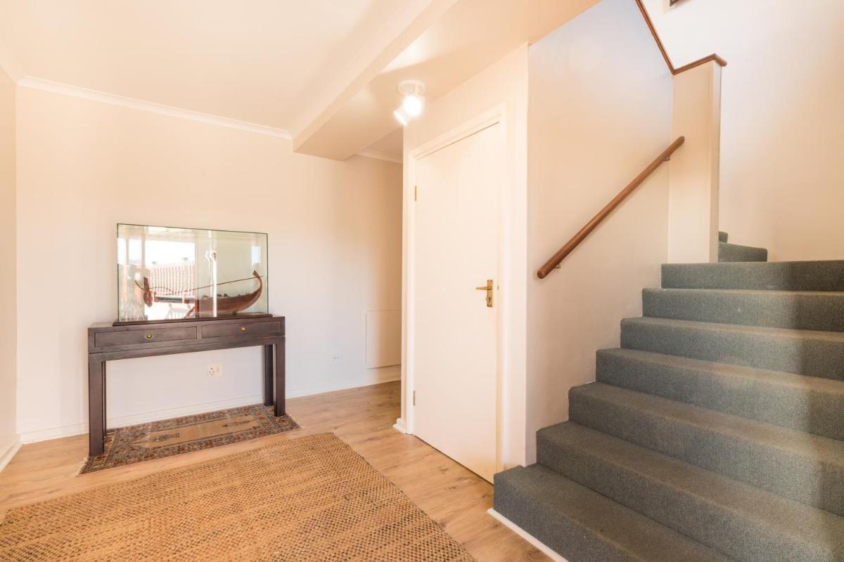 400 Waterside Road Villa - Housity