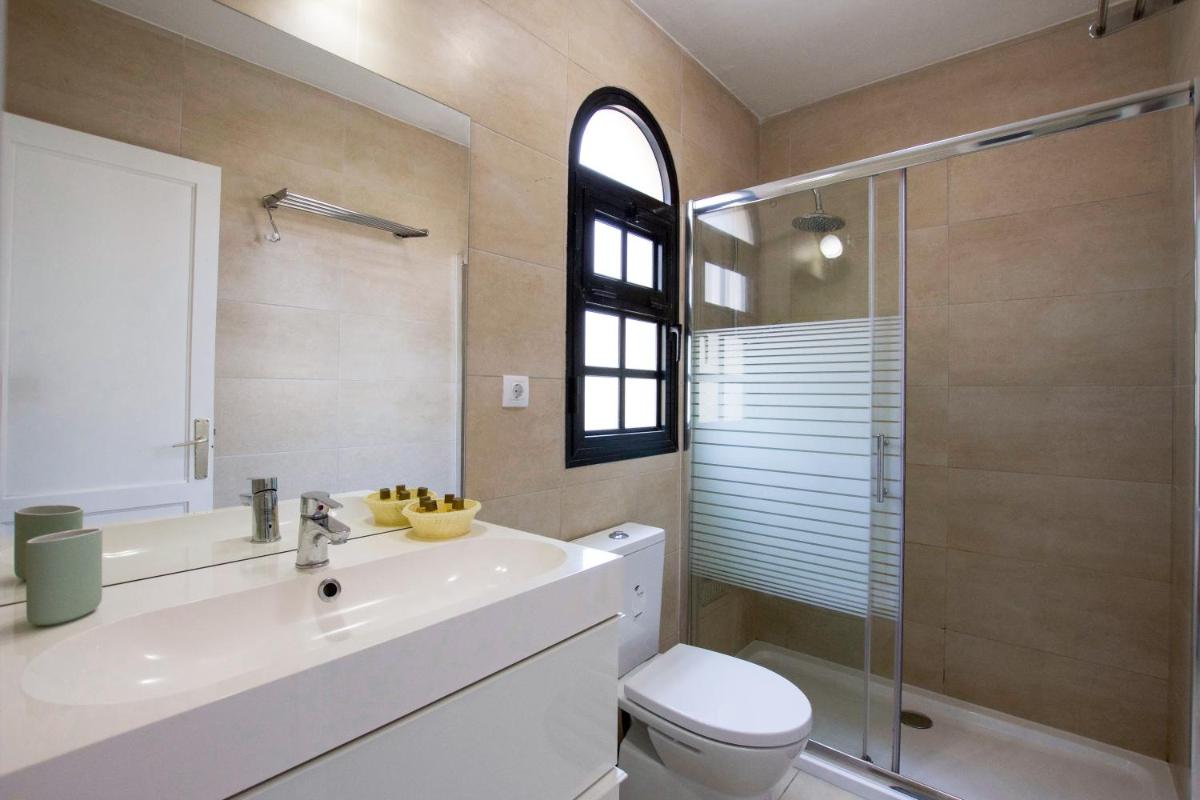 Book Jet - Premium Pool View & WIFI - Housity