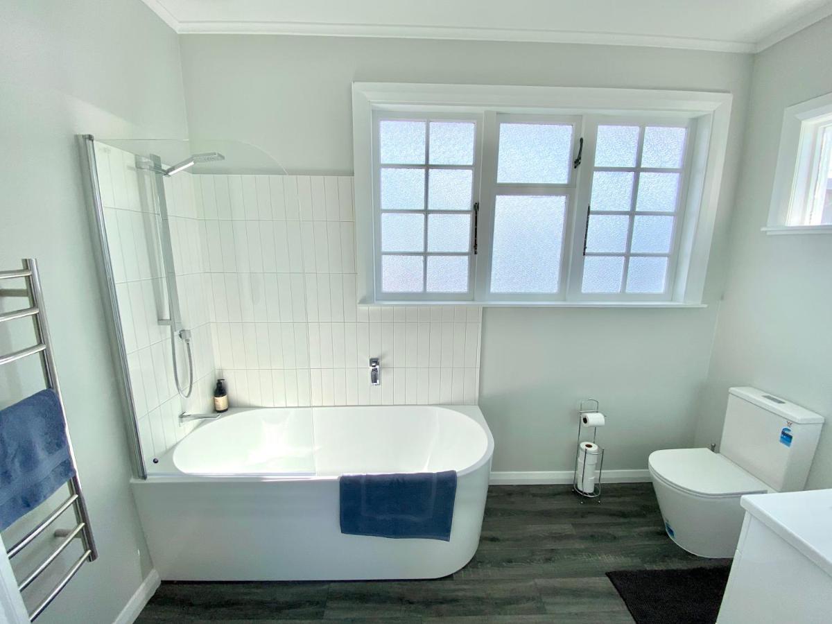 Suitetrails - Ivy Cottage - Stylish, Spacious & Near Amenities