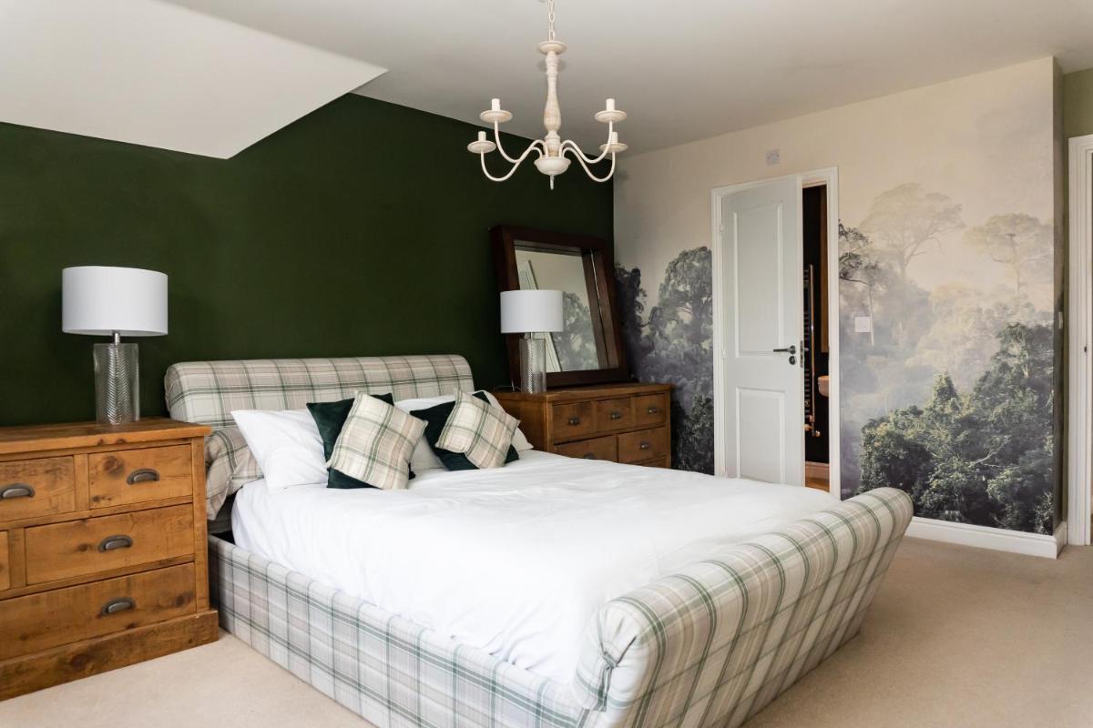 4 Bed House-Free Hot Tub-16 Miles To Chelt Races - Housity