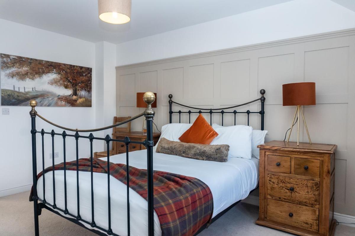 4 Bed House-Free Hot Tub-16 Miles To Chelt Races - Housity