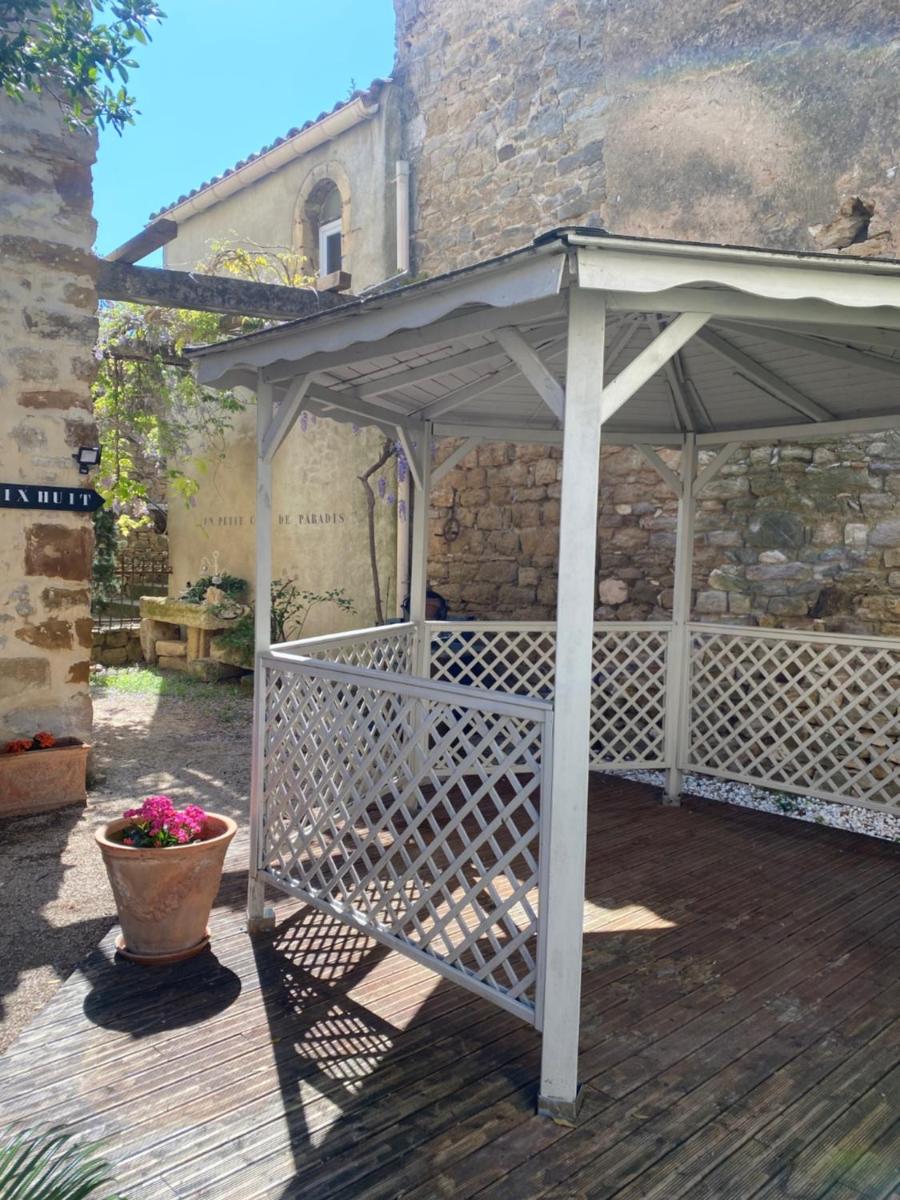 Au Dix Huit - Housity