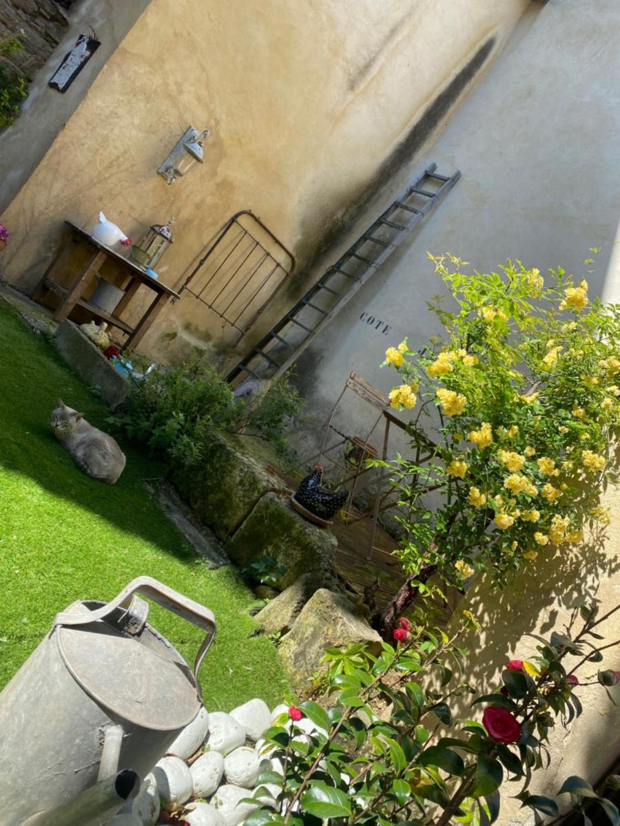 Au Dix Huit - Housity