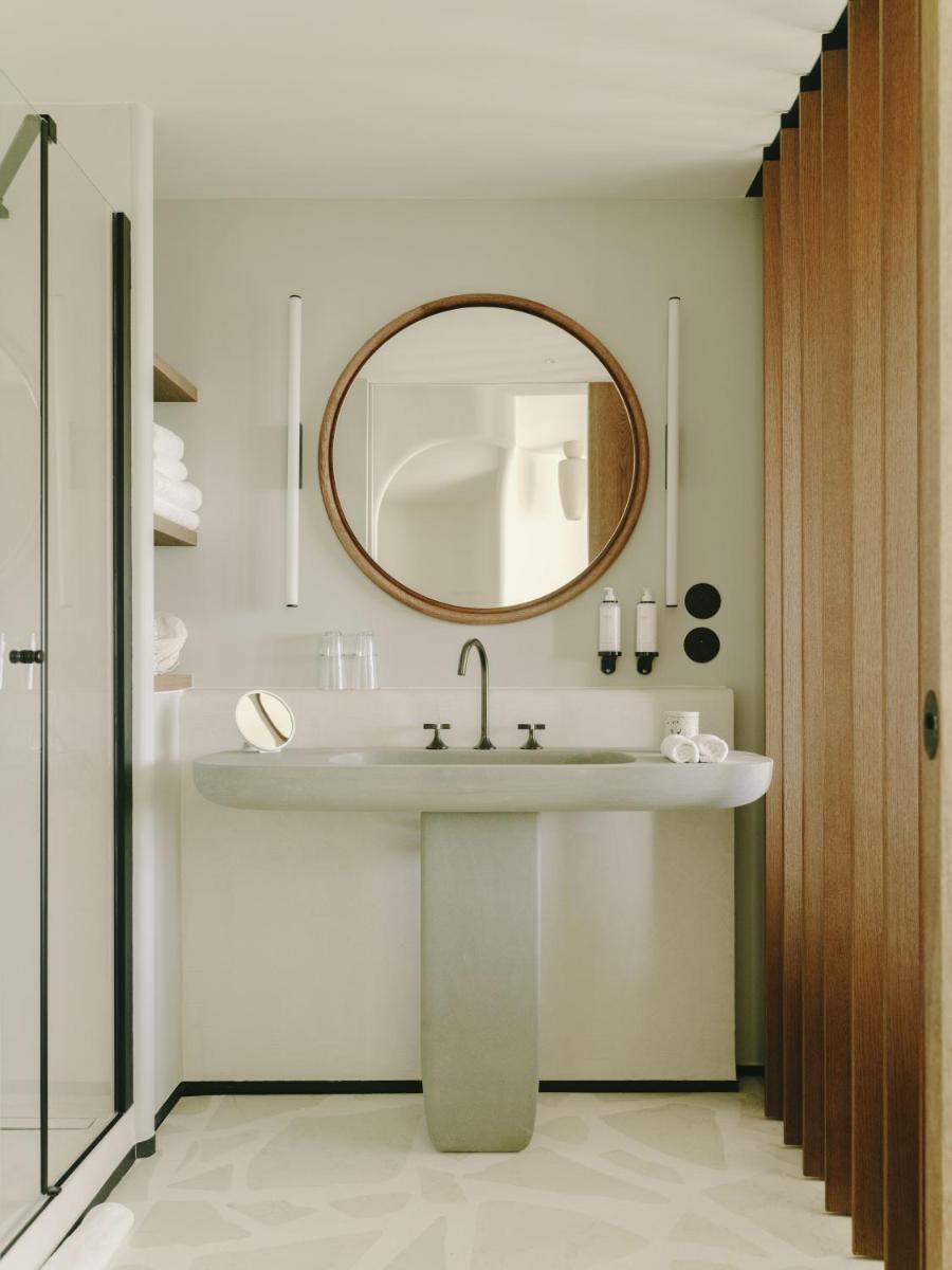Salle de bains dans l'établissement Hôtel & Spa Belle Plage