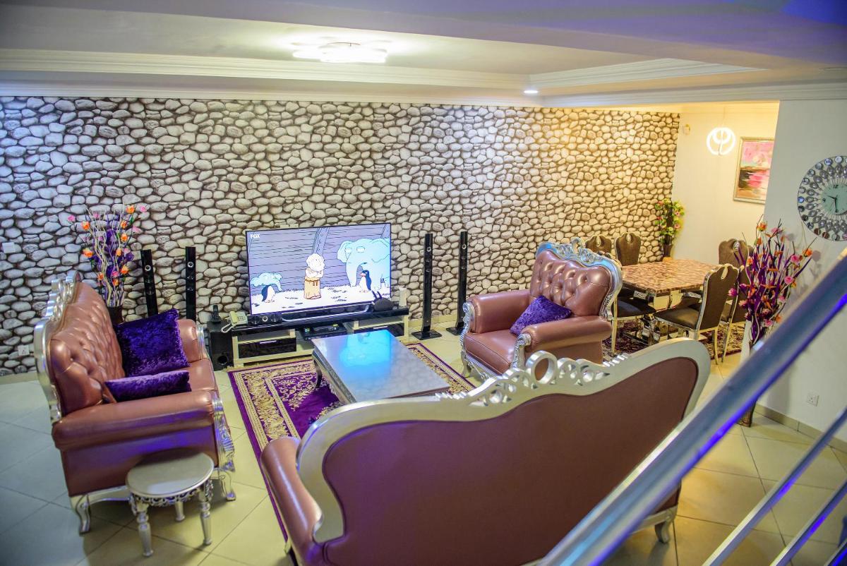 Cc & Cg Homes 4 Bedroom Duplex-24Hrs Electricity WIFI Security - Housity