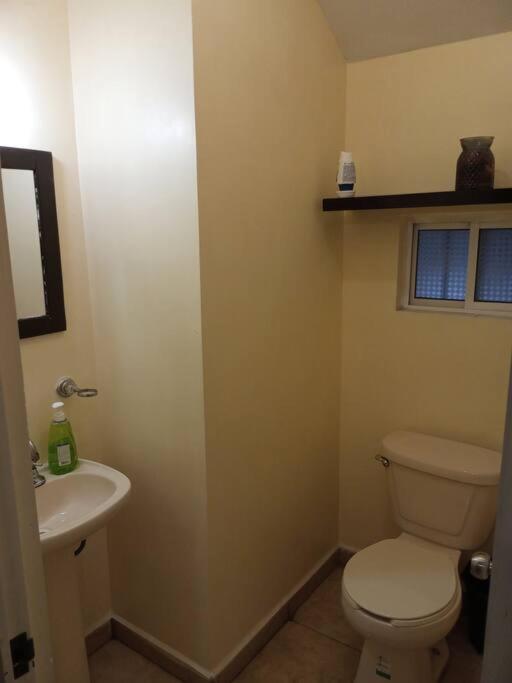 Casa completa en privada y con cochera - Housity