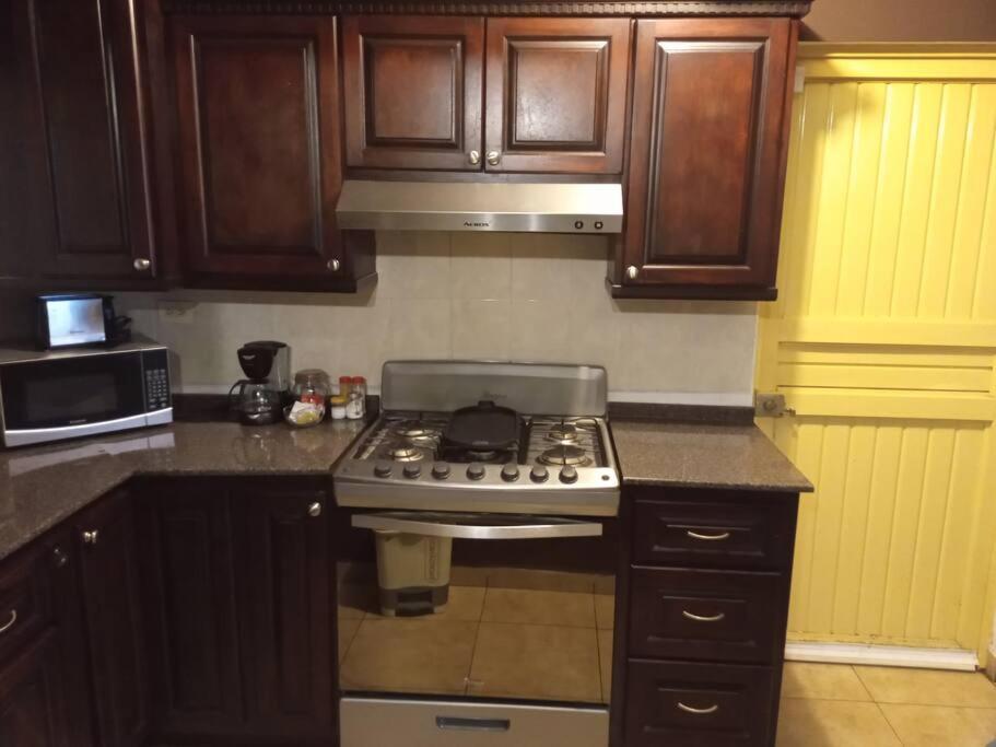 Casa completa en privada y con cochera - Housity