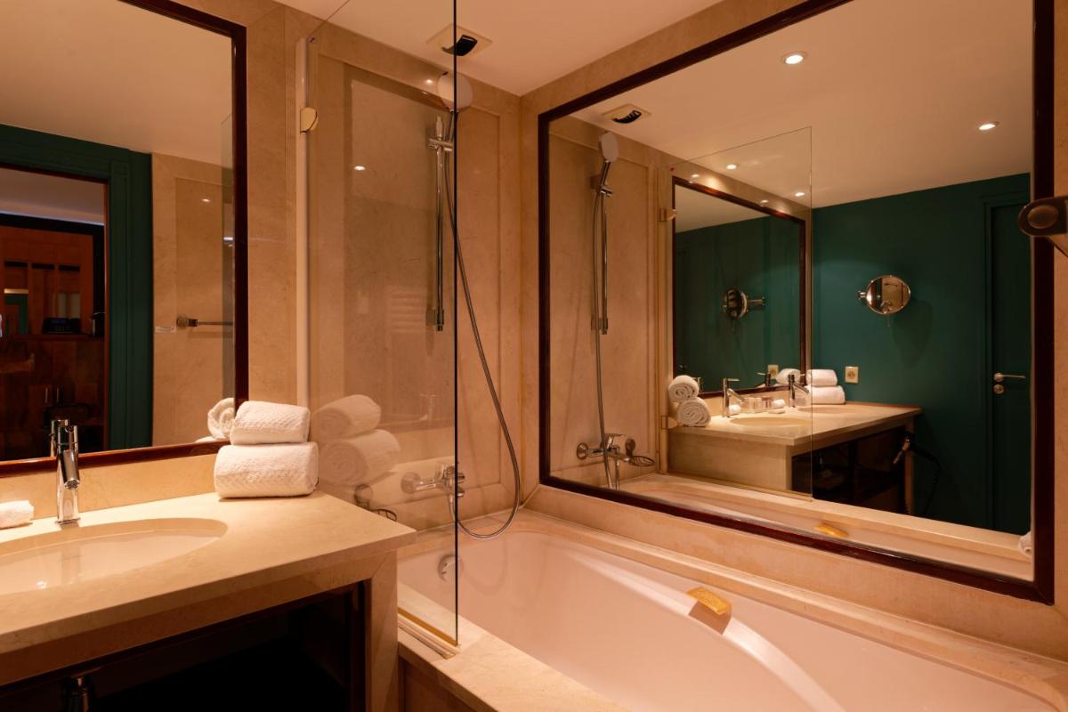 Salle de bains dans l'établissement HR Hôtel-Restaurant & Spa Marin
