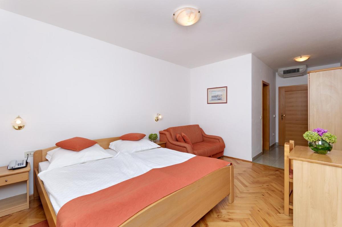 Hotel Epario - Housity