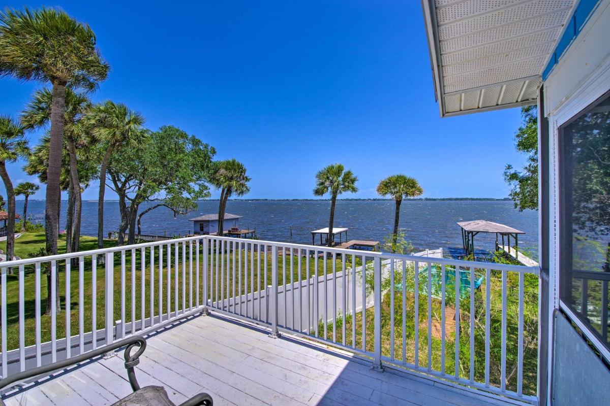 Tropical  Screened Porch and Water View! - Housity