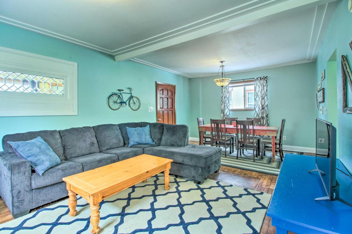 Bright Crosby Home - Walk to Main St and Beach! - Housity