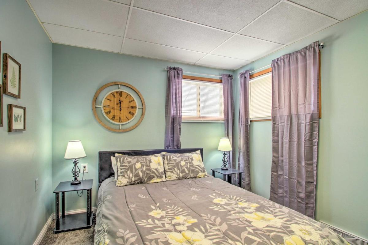 Bright Crosby Home - Walk to Main St and Beach! - Housity