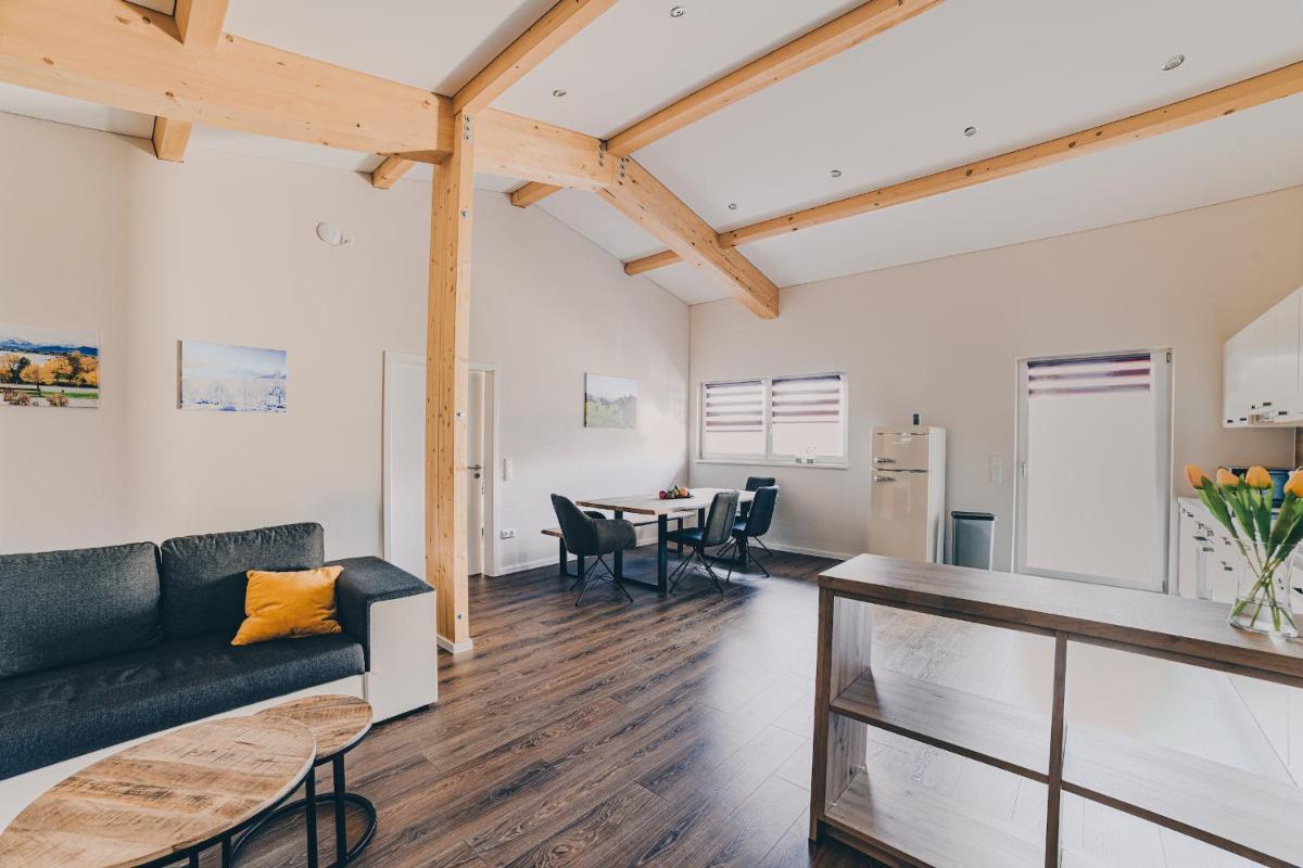 Große Ferienwohnung mit Balkon und perfekter Lage - Housity