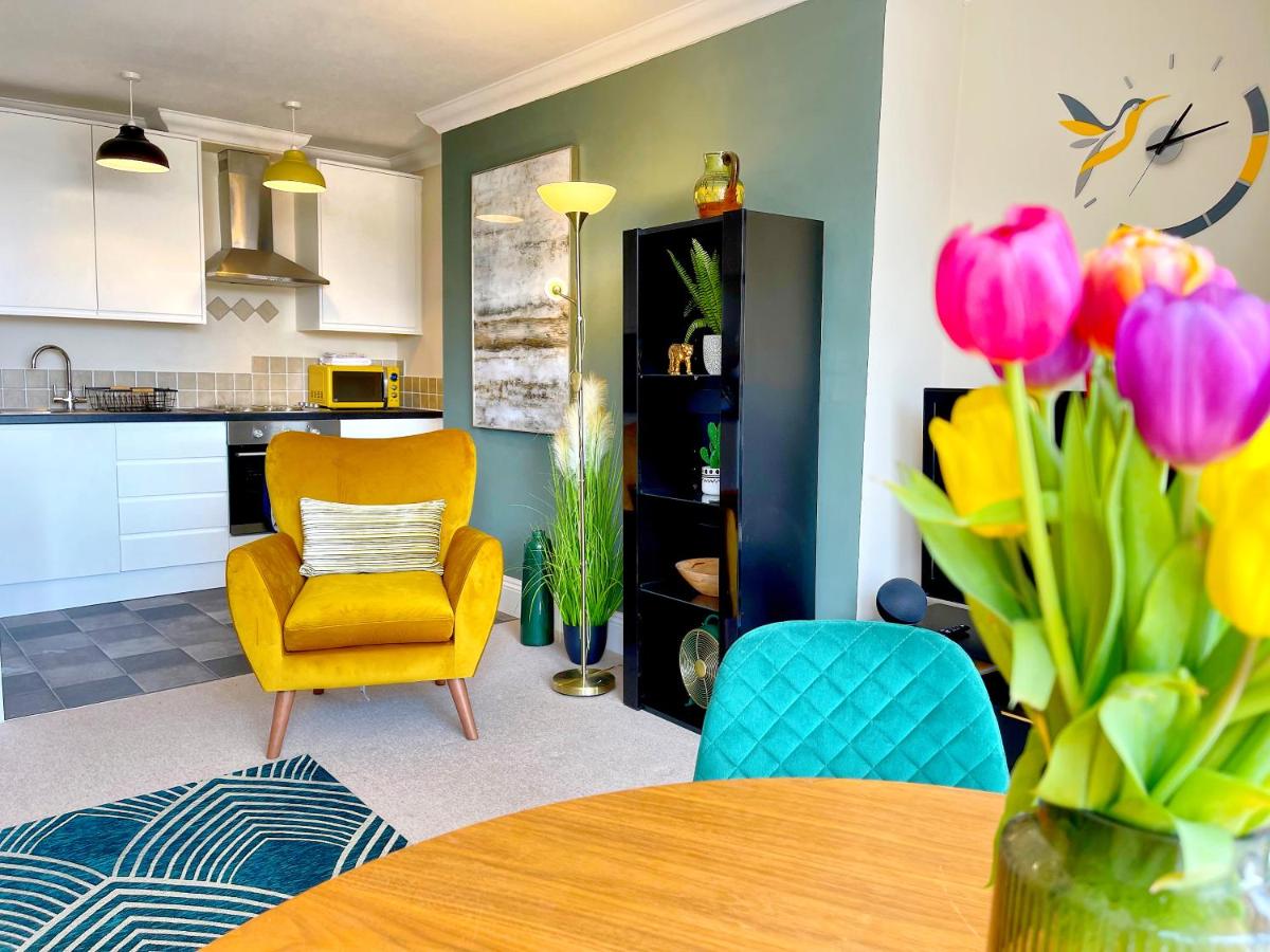 Suitetrails - Beautiful chic apartment, lift, views & parking