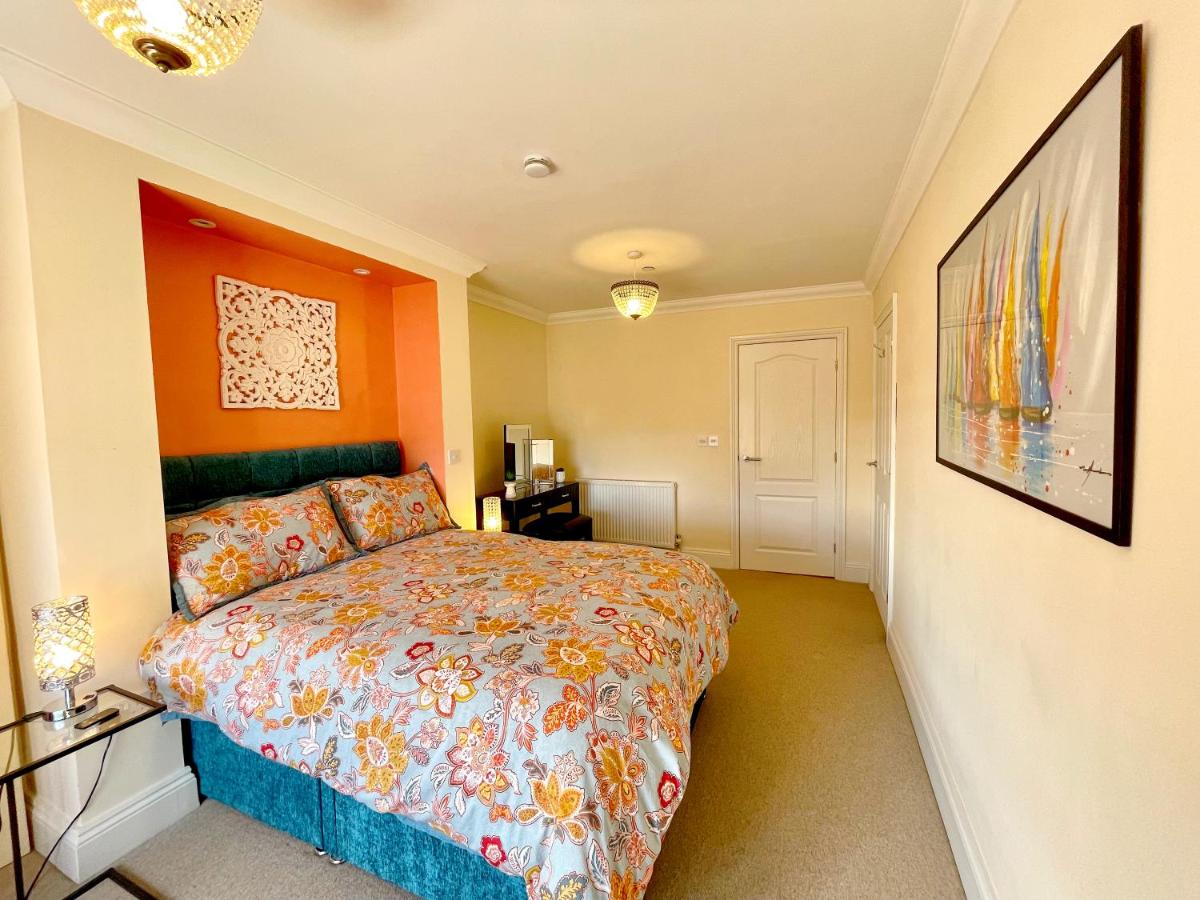 Suitetrails - Beautiful chic apartment, lift, views & parking