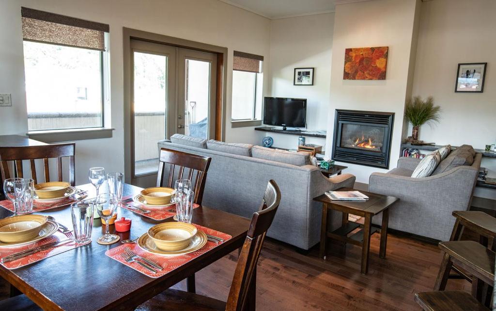 Lux Downtown Condo by Revelstoke Vacations - Housity