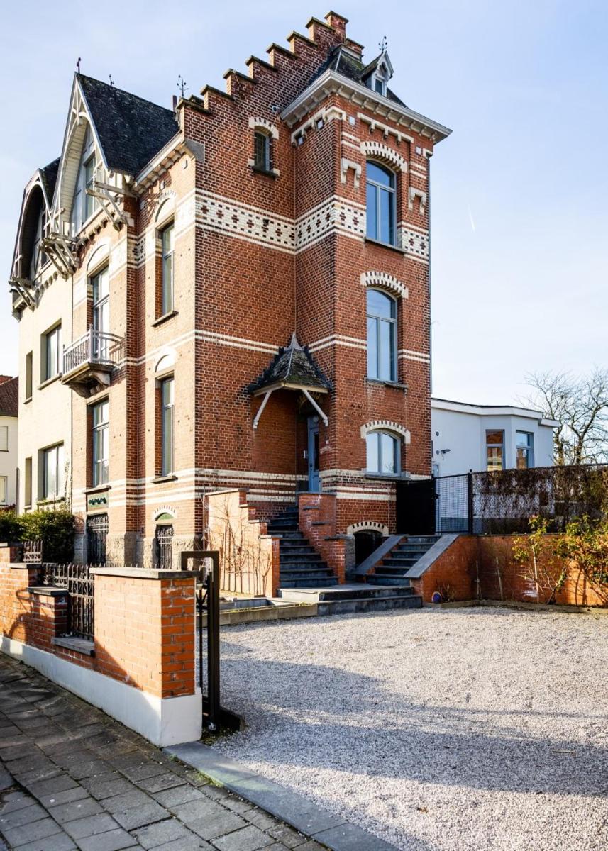 Manoir Bel Horizon avec grand jardin et parking privé - Housity