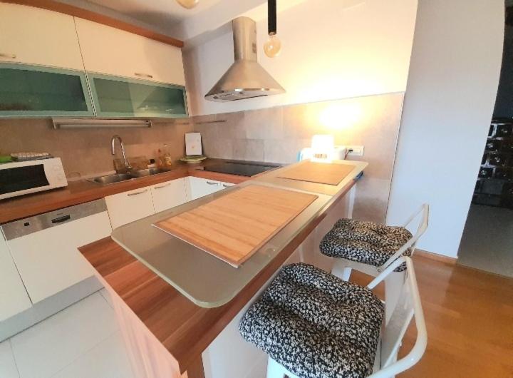 Suitetrails - Beautiful Beach Apartment