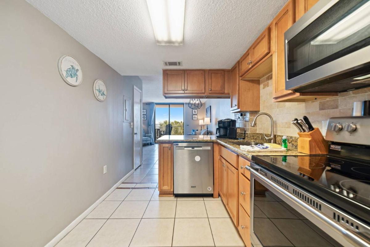 Gulf Shores Surf and Racquet 303B - Housity