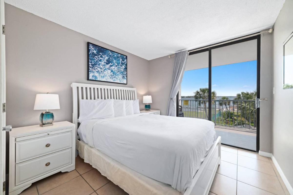 Gulf Shores Surf and Racquet 303B - Housity