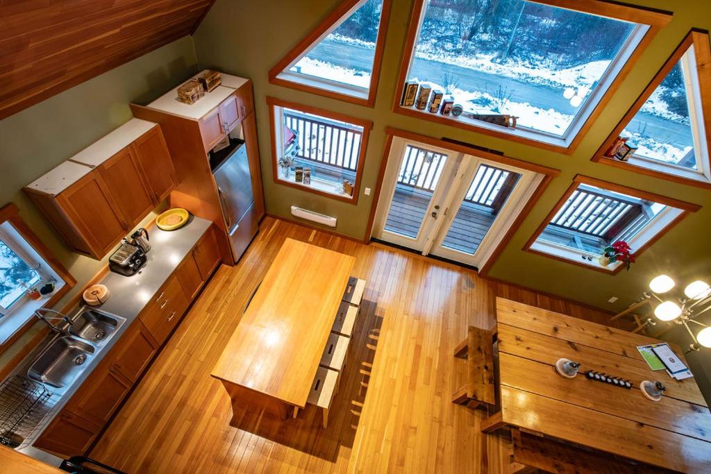 Stoke Cabin by Revelstoke Vacations - Housity