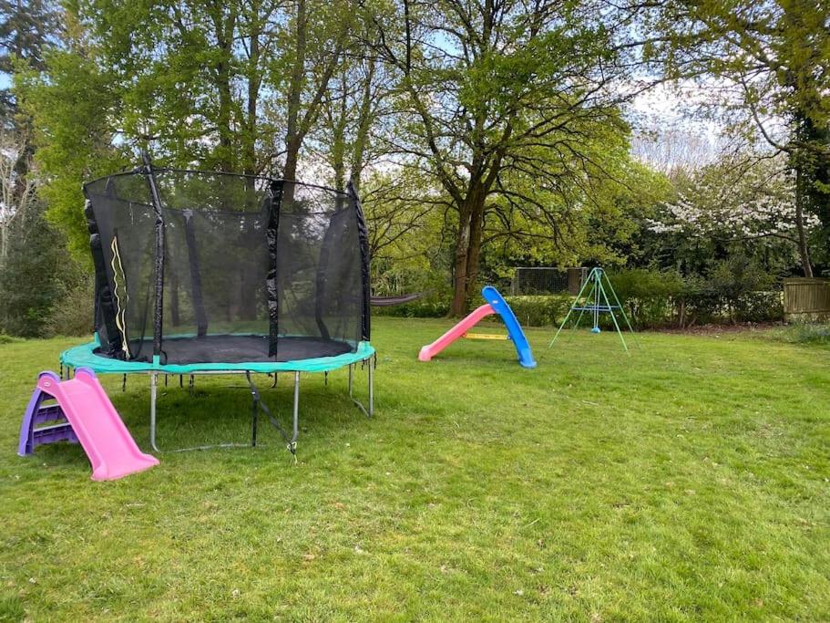 Rozel, Ashdown Forest views, huge garden, family friendly - Housity