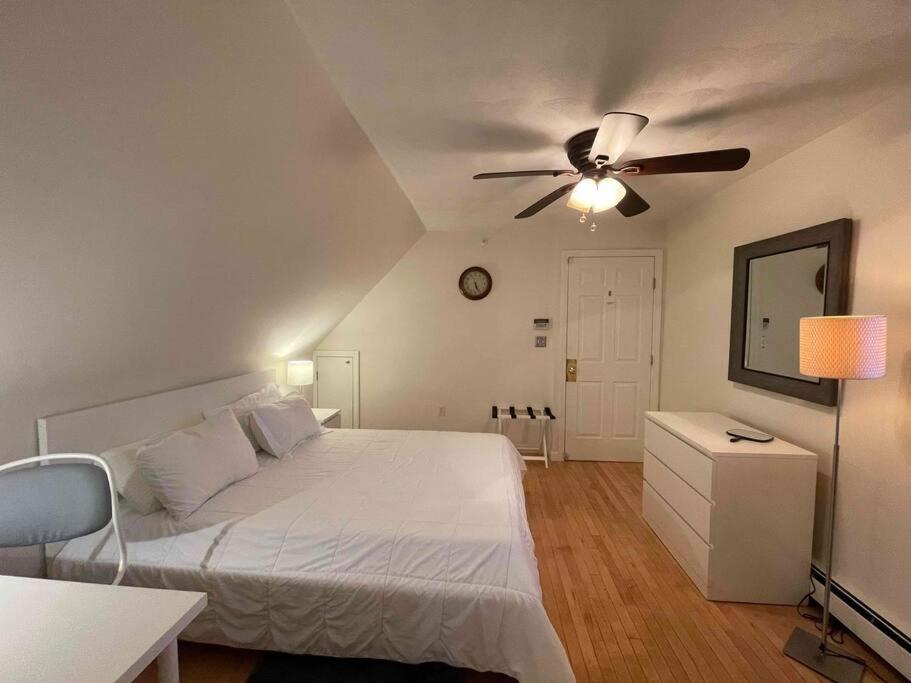 Cozy condo with all perks & parking close to Encore Casino - Housity