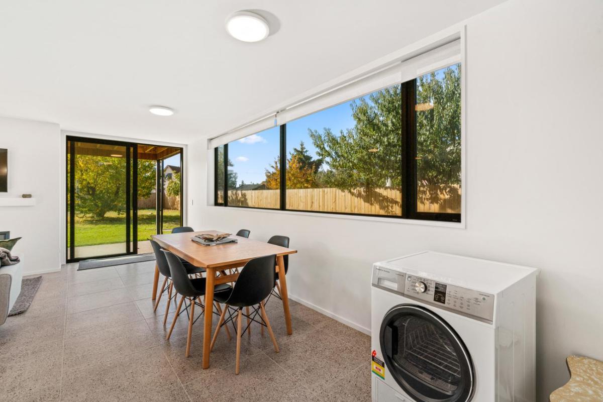 Mountain Escape - Cromwell Downstairs Apartment - Housity