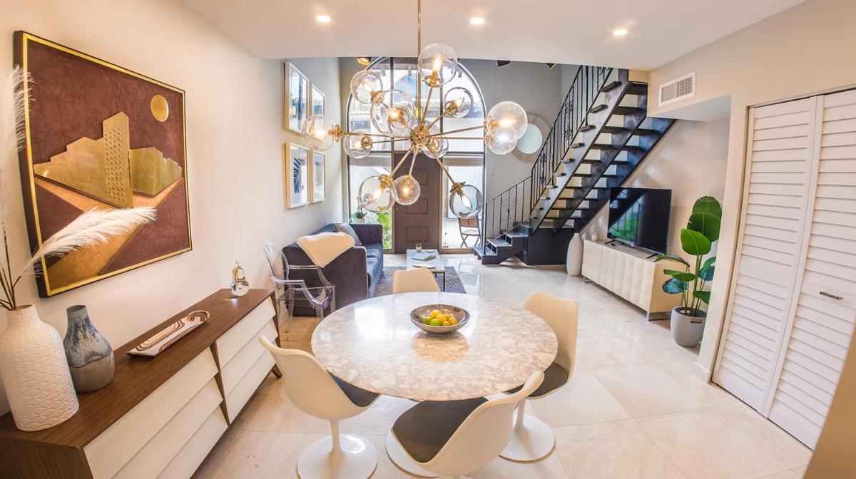Suitetrails - Villas at St James Place UNIT F, Luxury, Pet Friendly