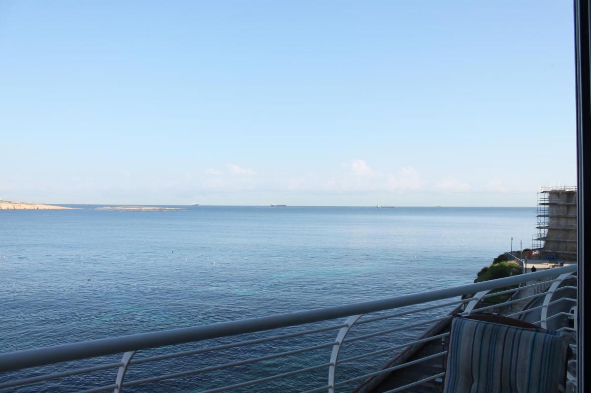 A Seafront Home away from home - Housity