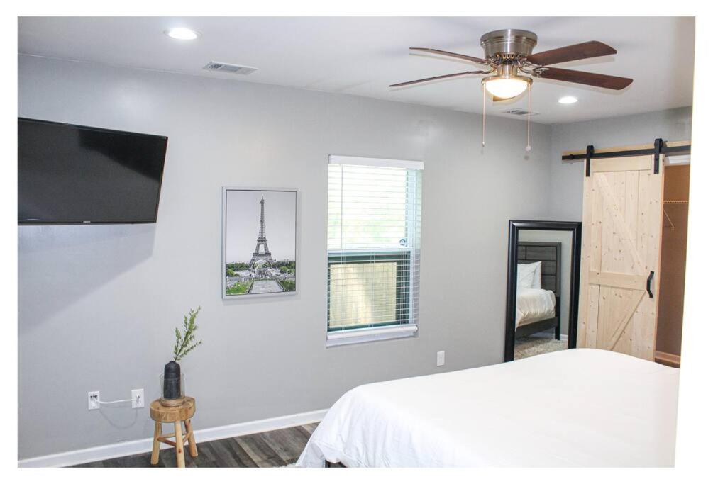 Lovely 3BR 3BA Home minutes from Airport/Downtown Atlanta - Housity