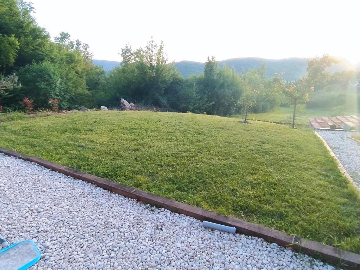 Escape in nature - Housity