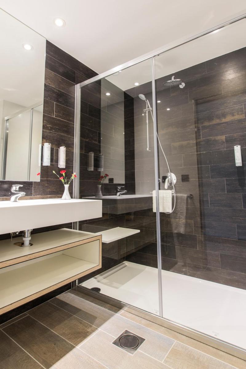 Un baño de Adrián Hoteles Colón Guanahaní Adultos Only