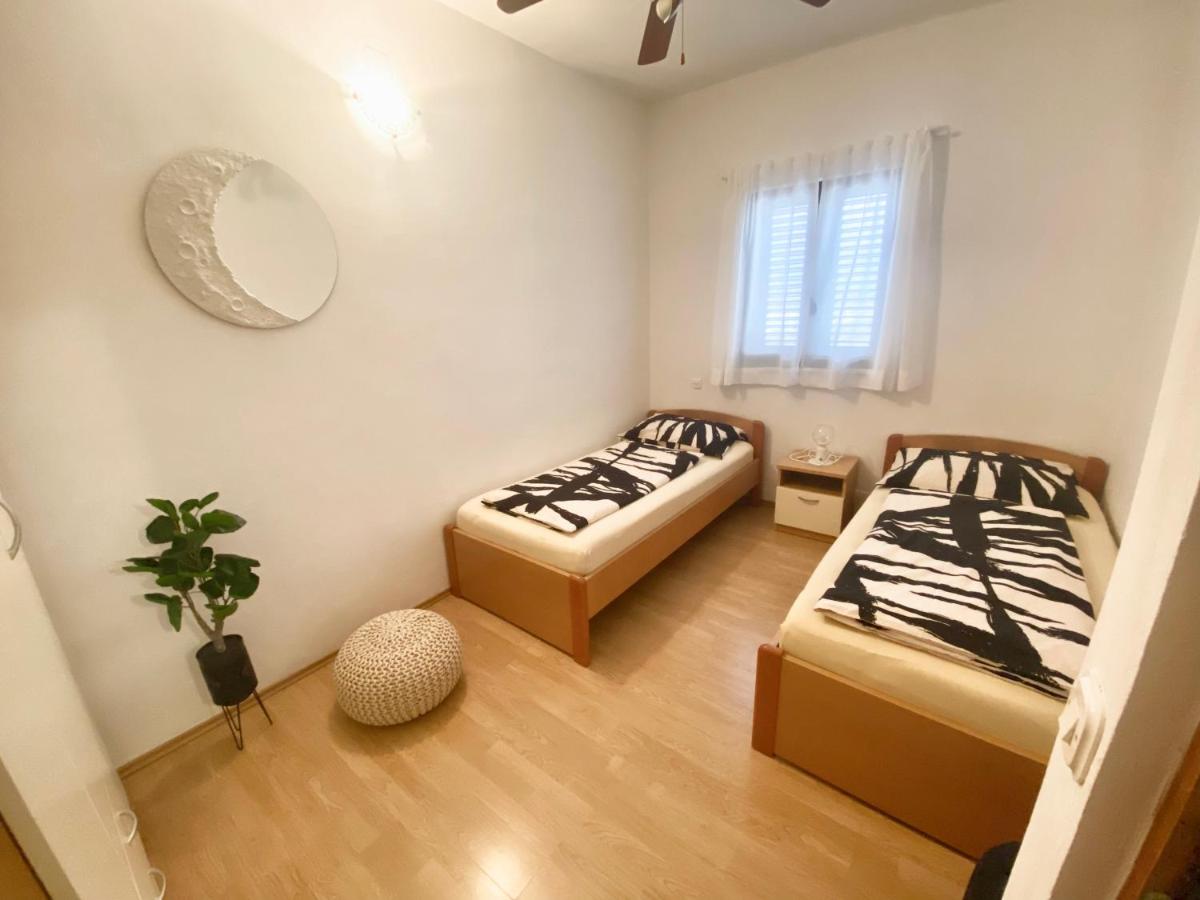 ELA i GABI - Housity