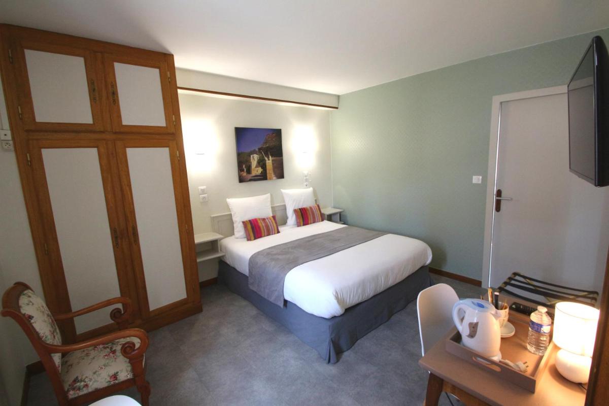 Un ou plusieurs lits dans un hébergement de l'établissement Logis Hotel Archambeau