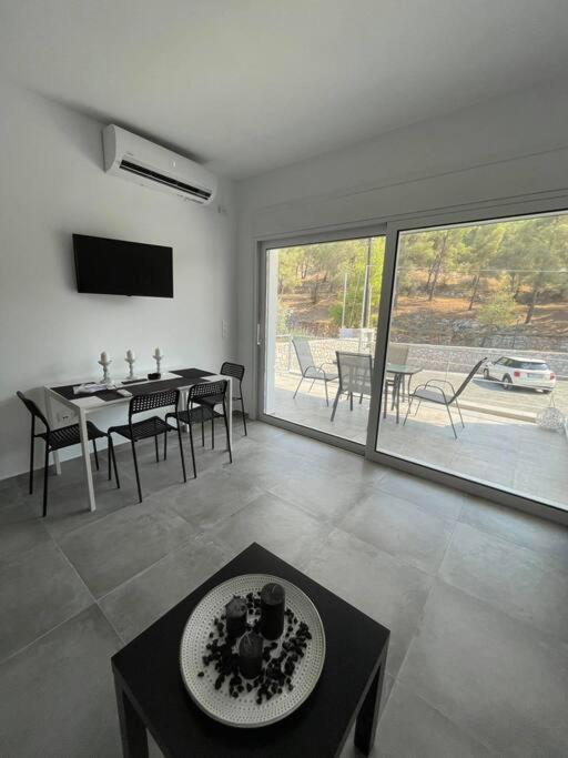 Rock N Sun - Brand new apartment in Ermioni - Housity