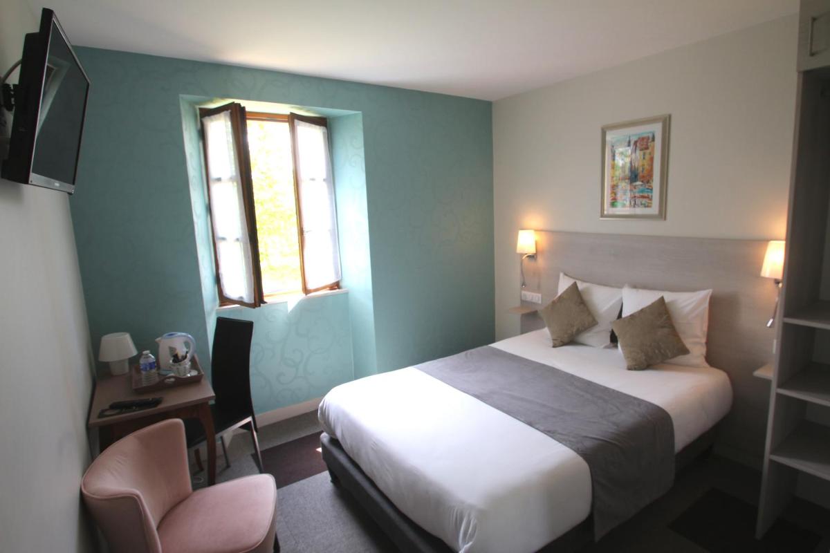 Un ou plusieurs lits dans un hébergement de l'établissement Logis Hotel Archambeau